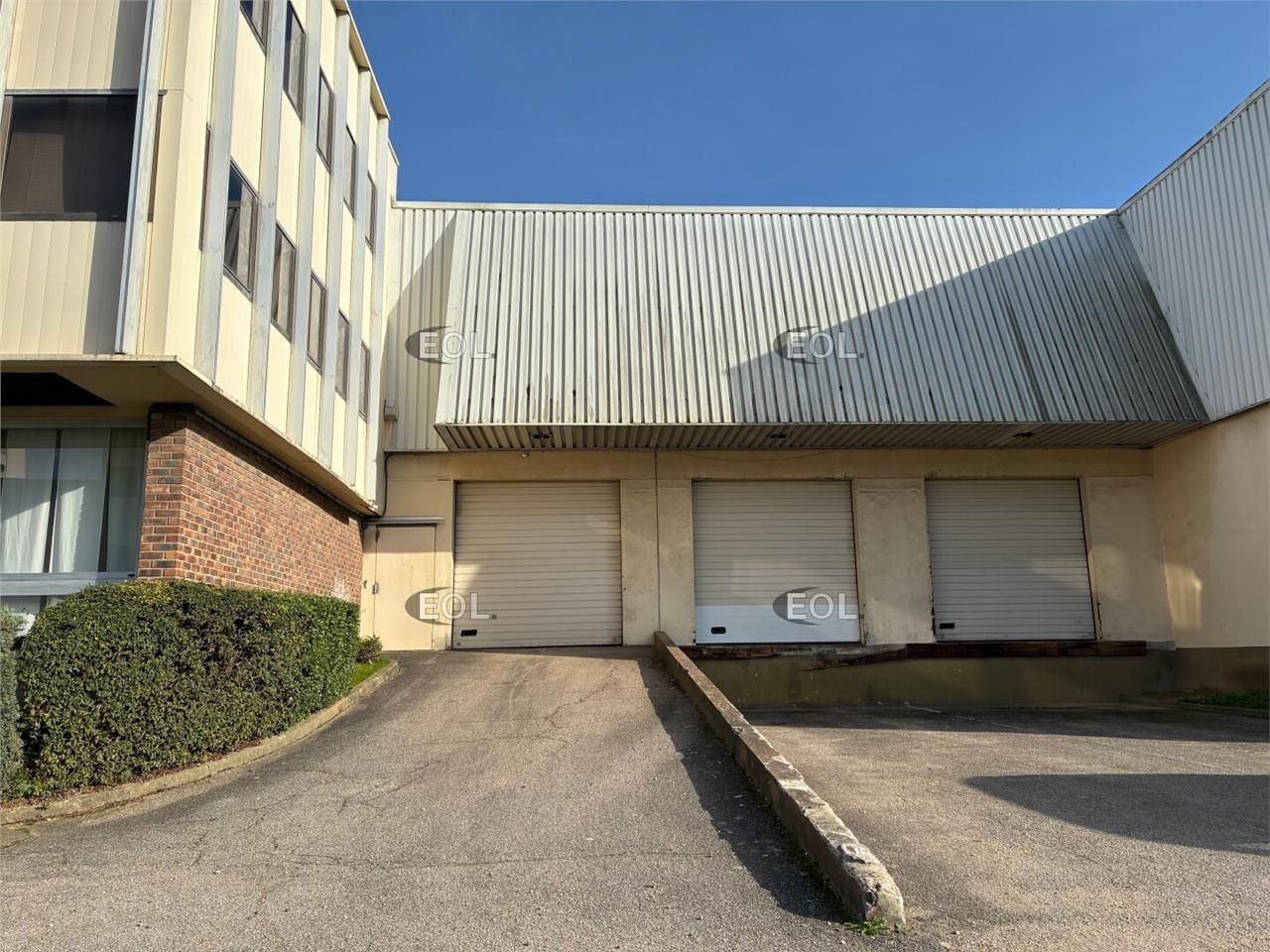 Location Entrepôt 965 m² non divisibles