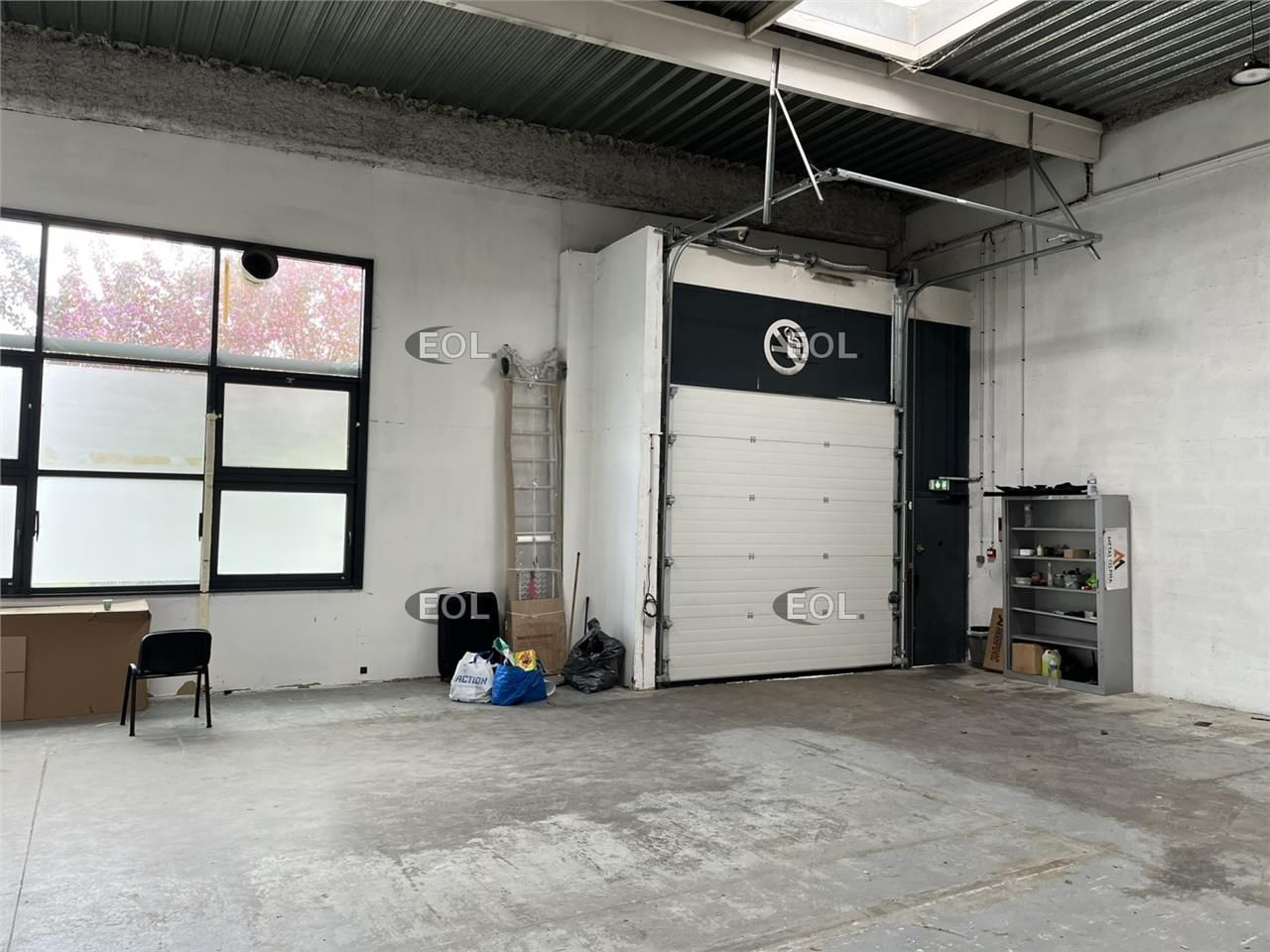 A LOUER : Locaux d'activités de 300 m²