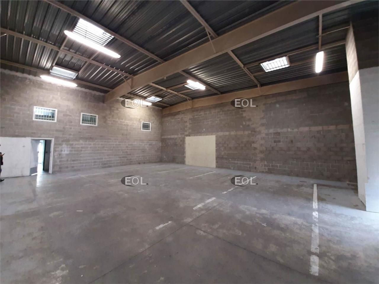 Location Entrepôt-Bureaux de 603 m² à Orly (94)