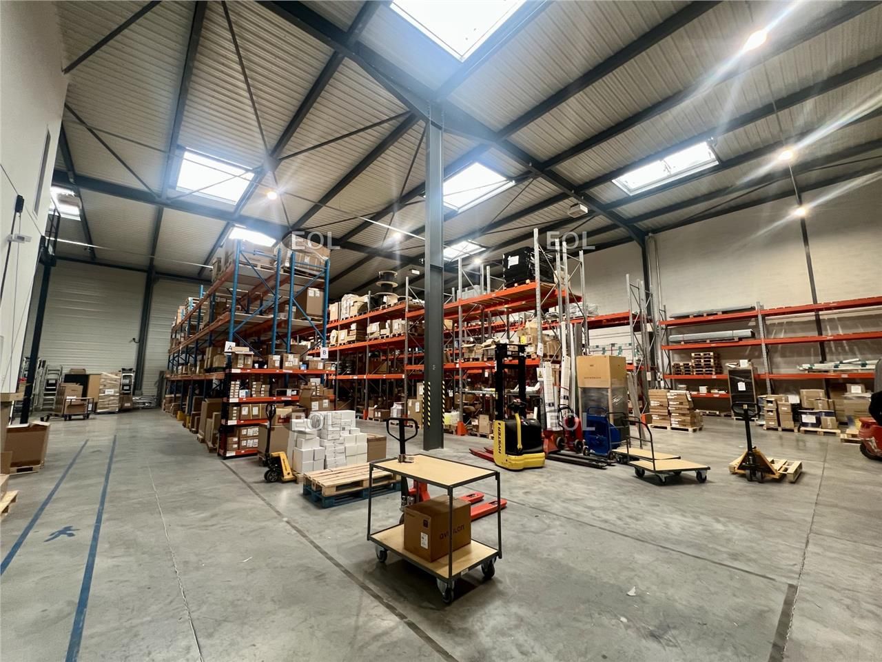 A louer - entrepôt avec bureaux de 1 760 m²
