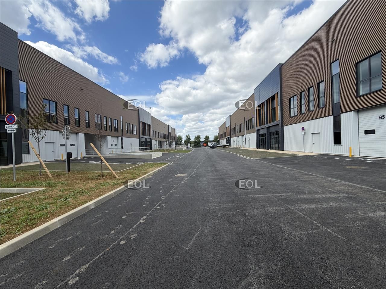 Locaux d'activités de 1 937 m² à la location à Wissous (91)