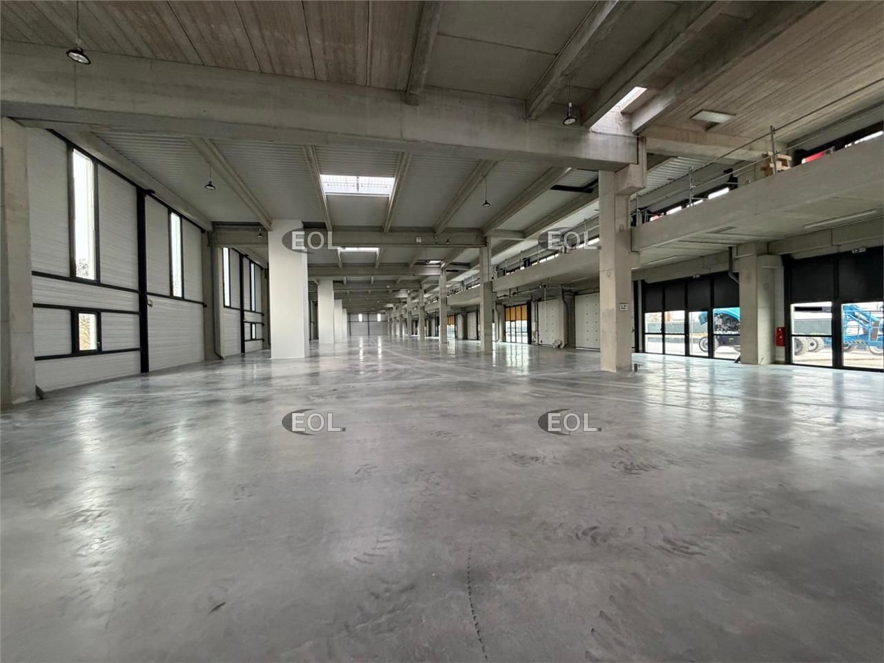 À louer - bâtiment d'activité de 10 017 m² divisibles