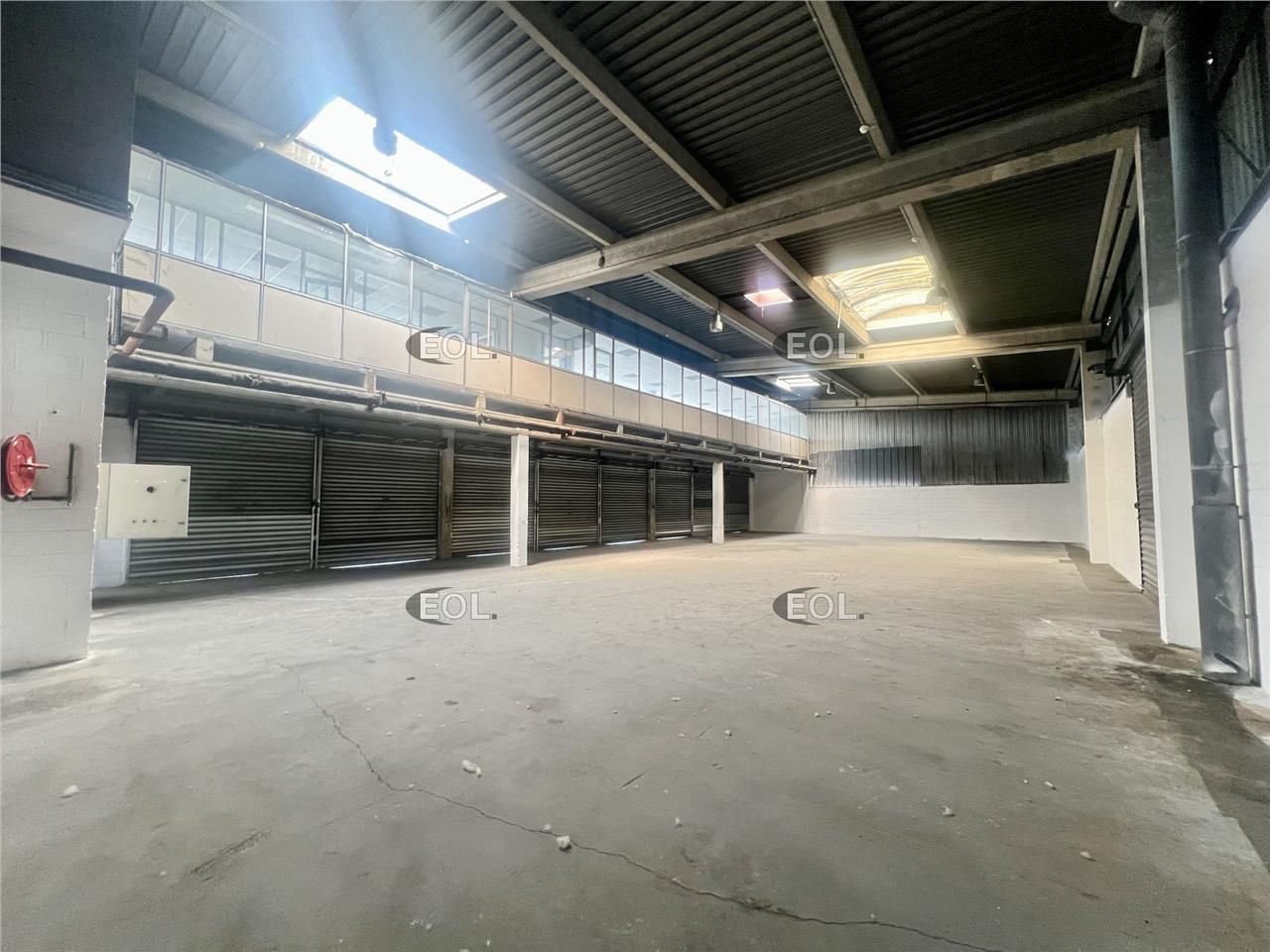 A louer - locaux d'activité/entrepôts avec bureaux
