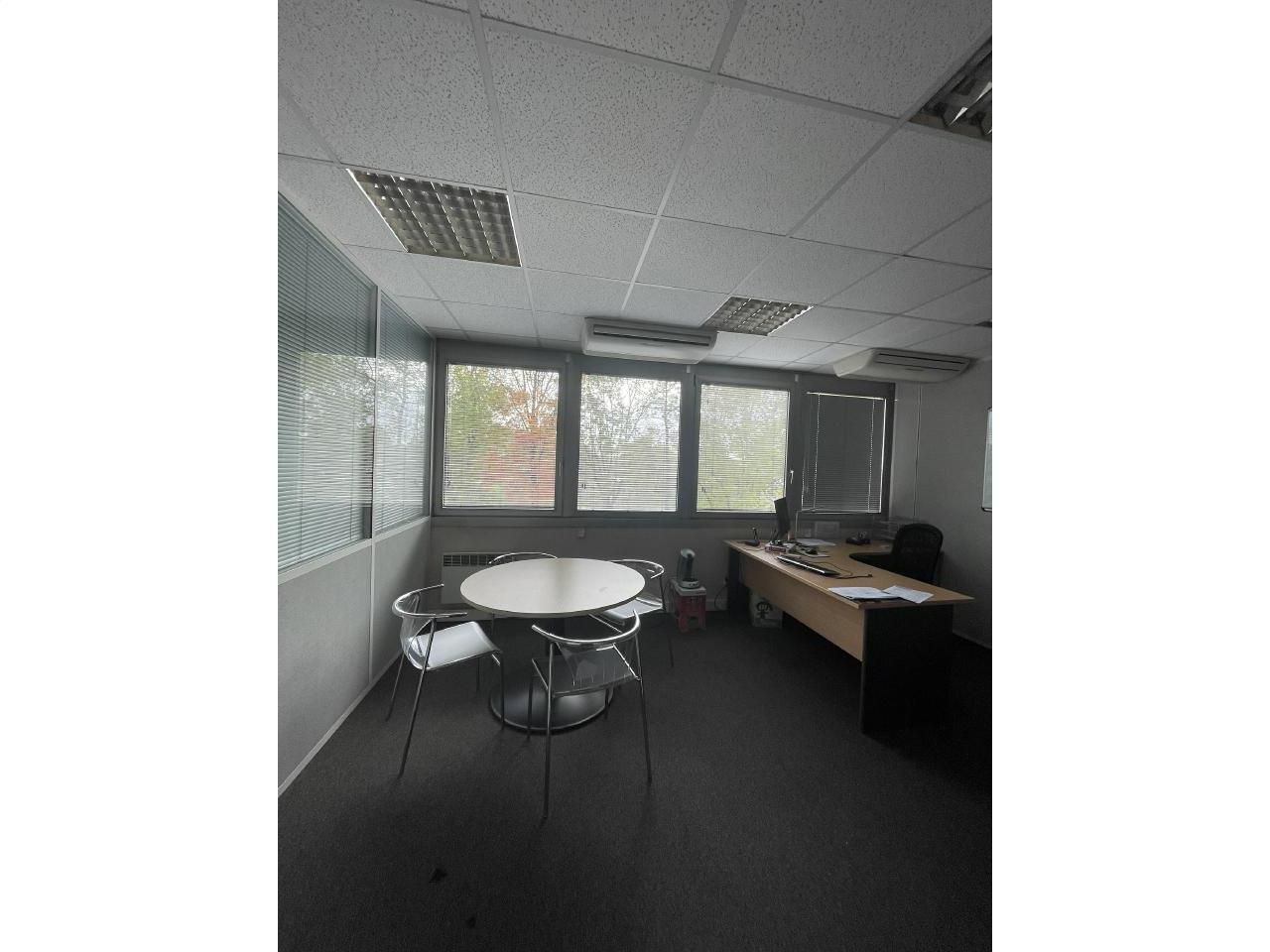 195 m² pour ce bureaux en location à Bruges