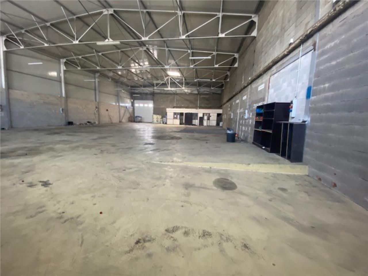 CBRE vous propose des locaux d'activité de 740 m²