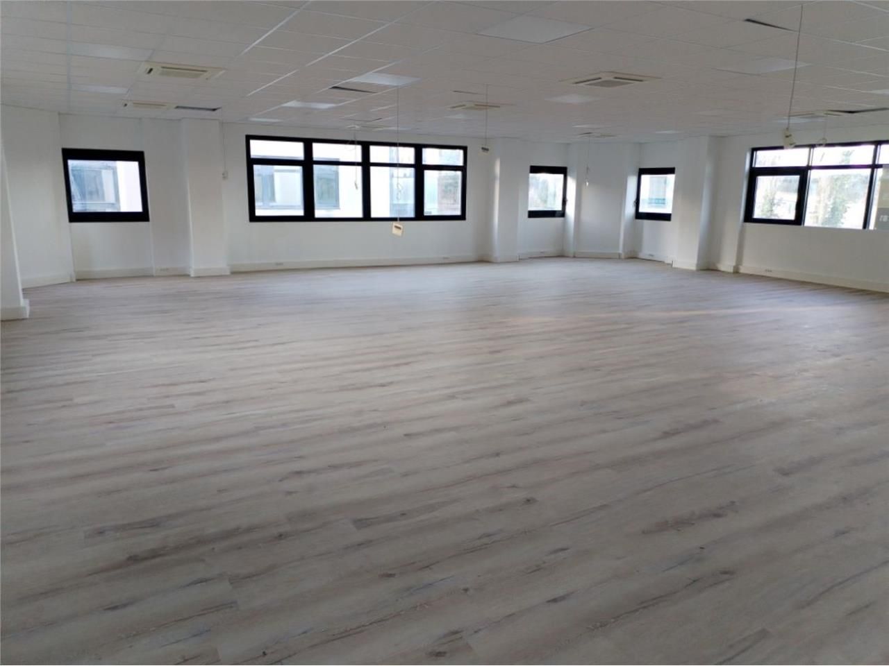 CBRE vous propose 1 surface de bureaux de 164 m² 