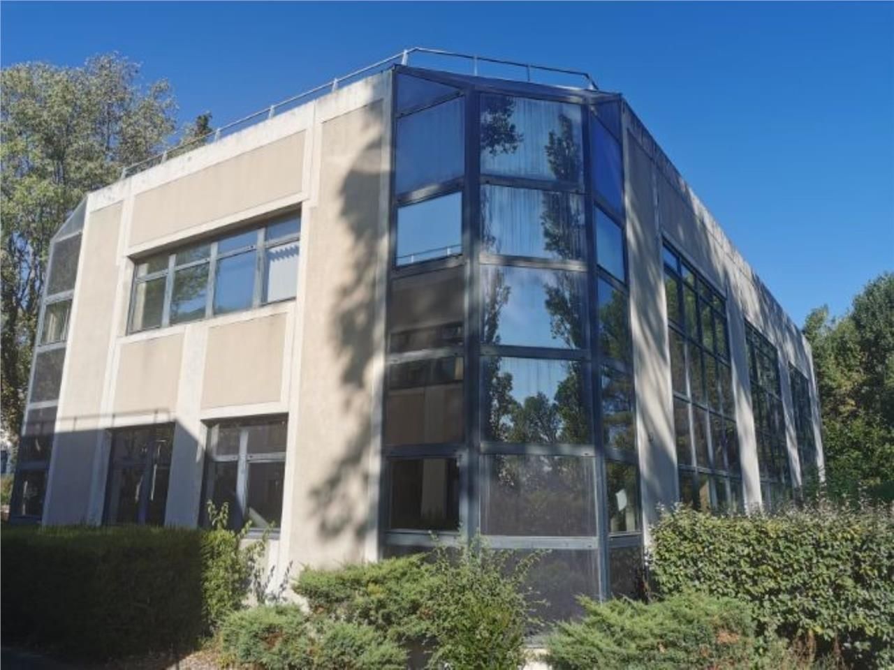 CBRE vous propose un immeuble de bureaux de 1 040