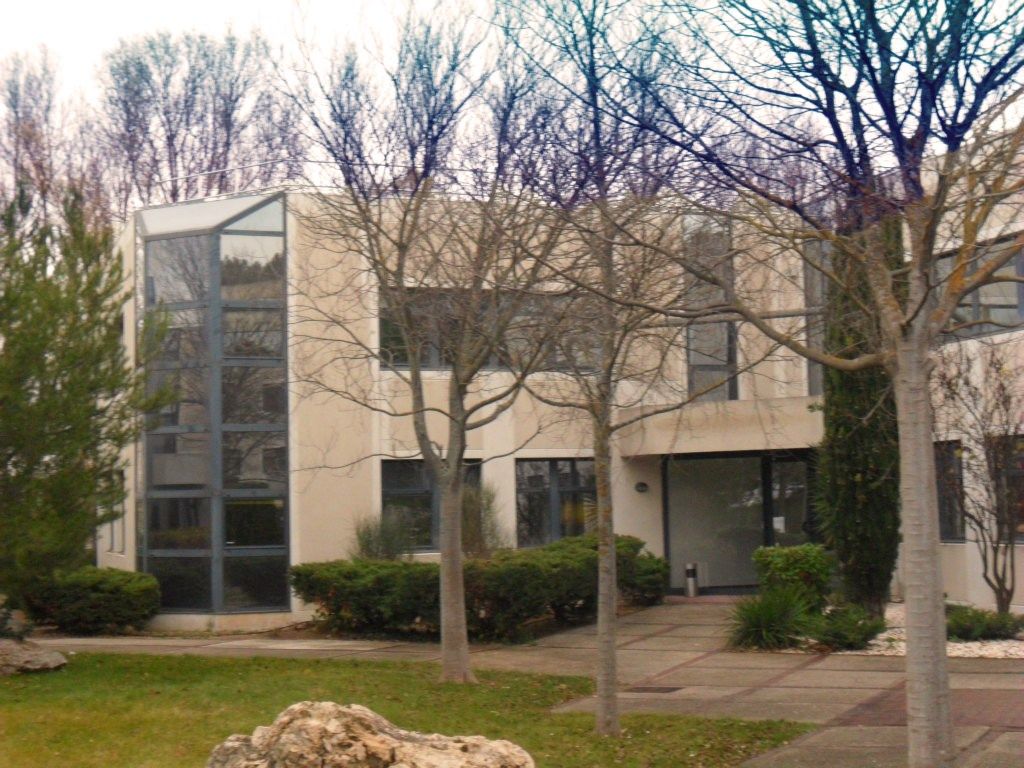 CBRE vous propose un immeuble de bureaux de 1 040