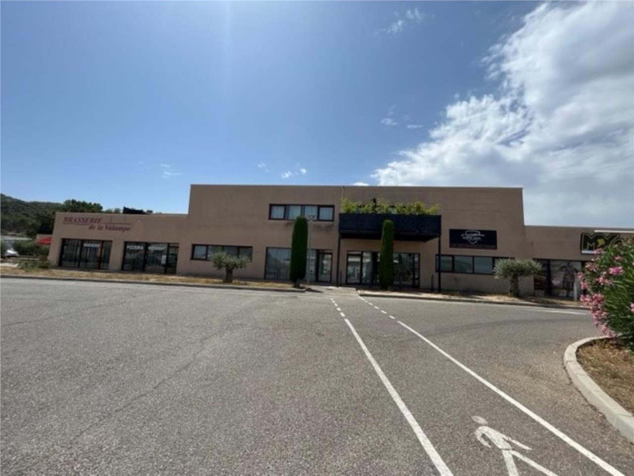 CBRE vous propose des bureaux et locaux d'activit