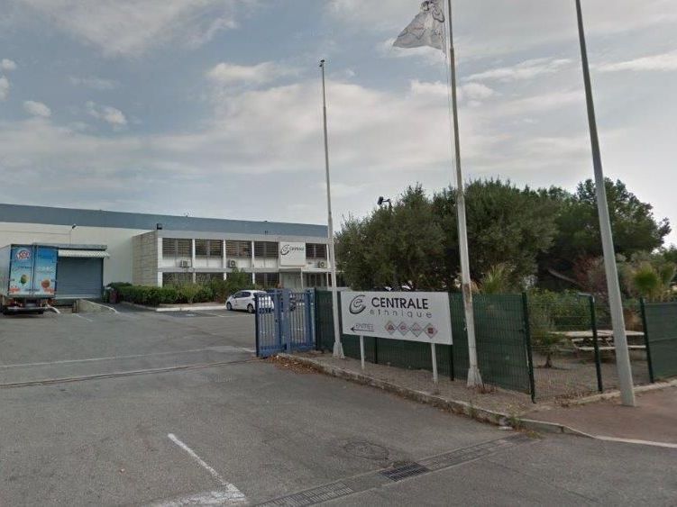 CBRE vous propose un entrepôt rénové de 3 927 m² 