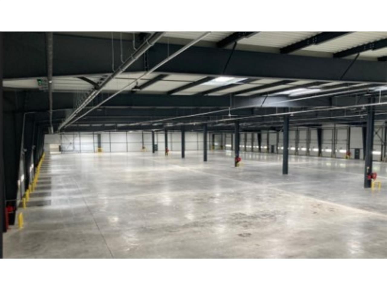 CBRE vous propose environ 3 453 m² développés d'e