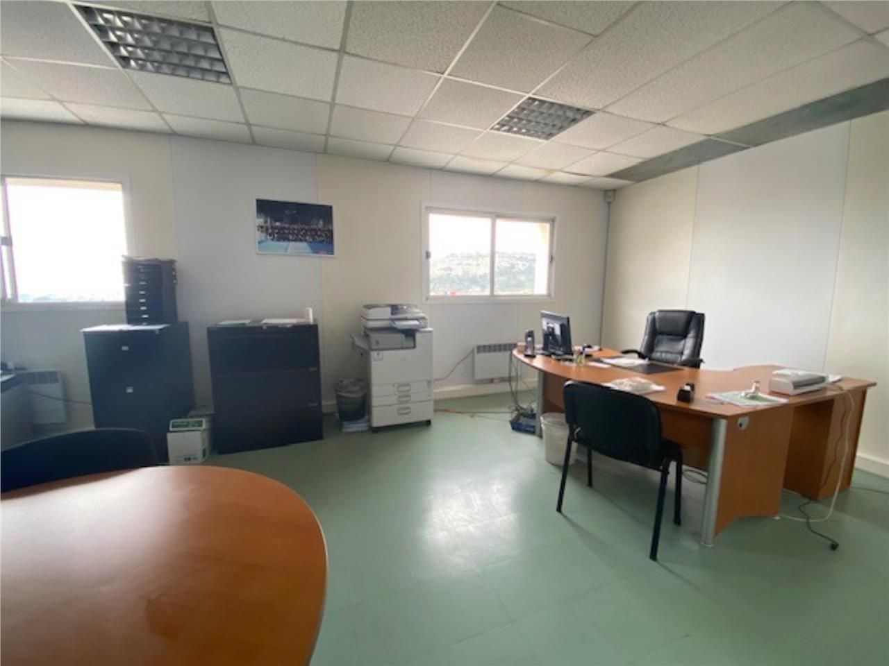 CBRE vous propose des locaux d'activité de 490 m²