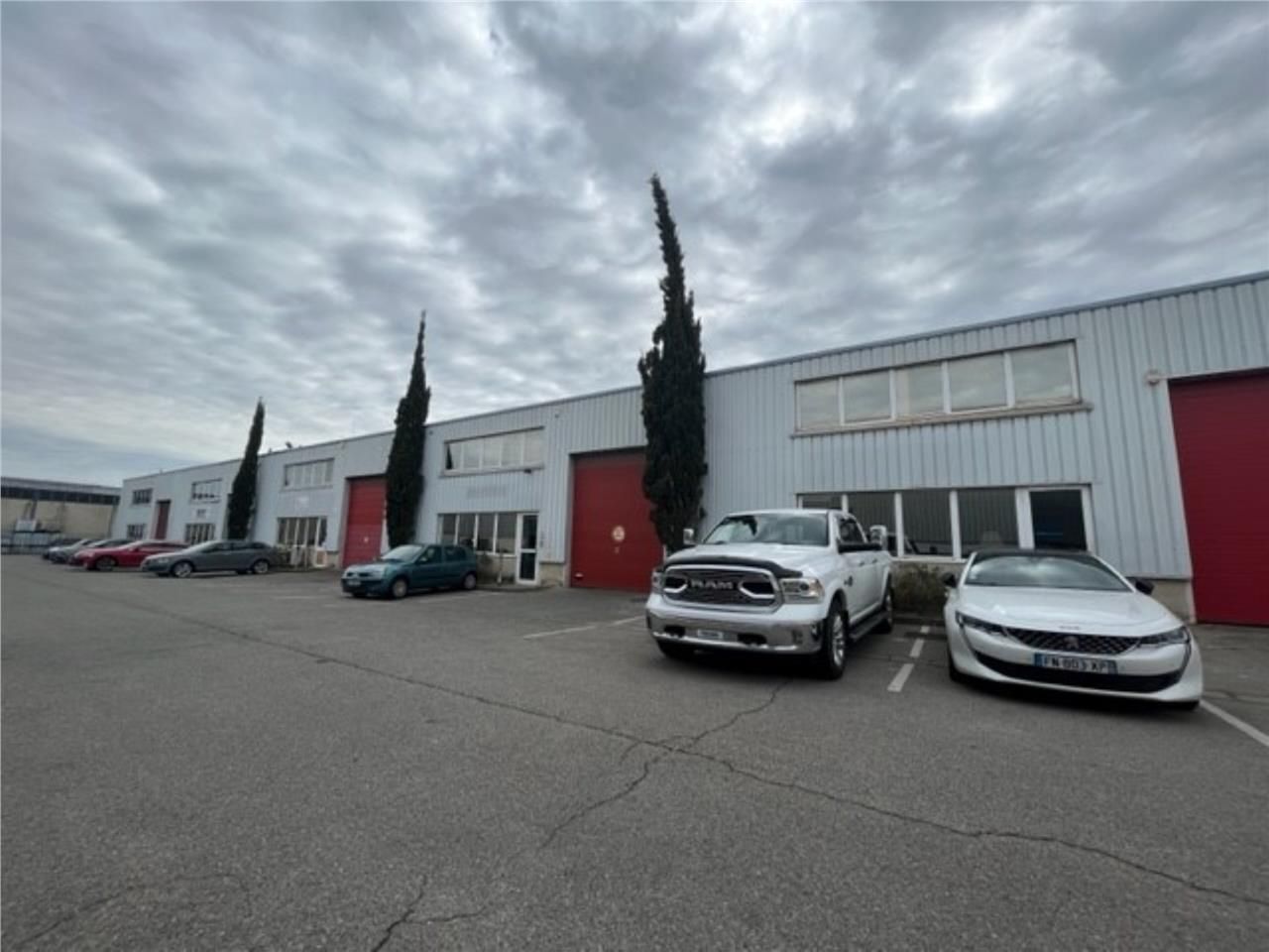 CBRE vous propose des locaux d'activité et bureau