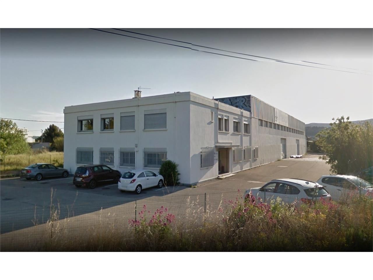 CBRE vous propose un entrepôt de 1 220 m² environ