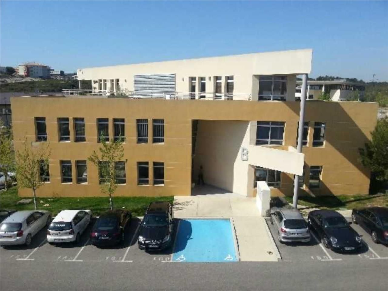 CBRE vous propose des bureaux de 93 m² environ, d