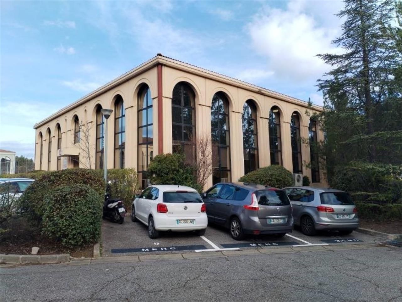 A l'Ouest d'Aix en Provence, CBRE vous propose de