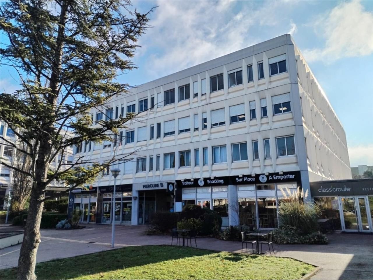 CBRE vous propose des bureaux de 140 m² environ, 