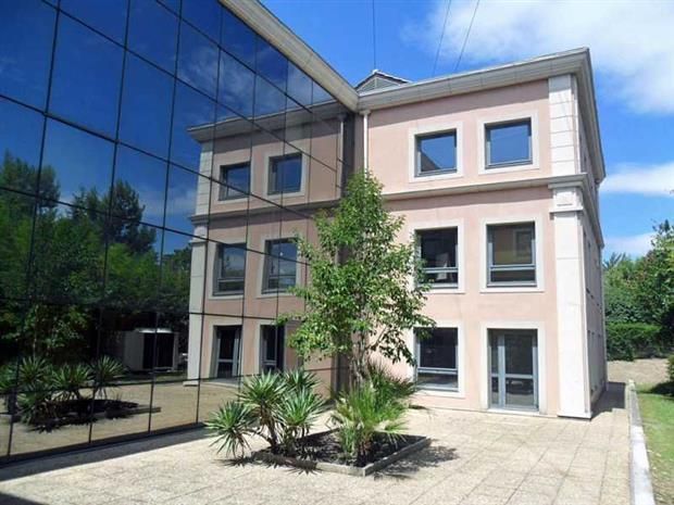 Opportunité ! CBRE vous propose, à la location, d