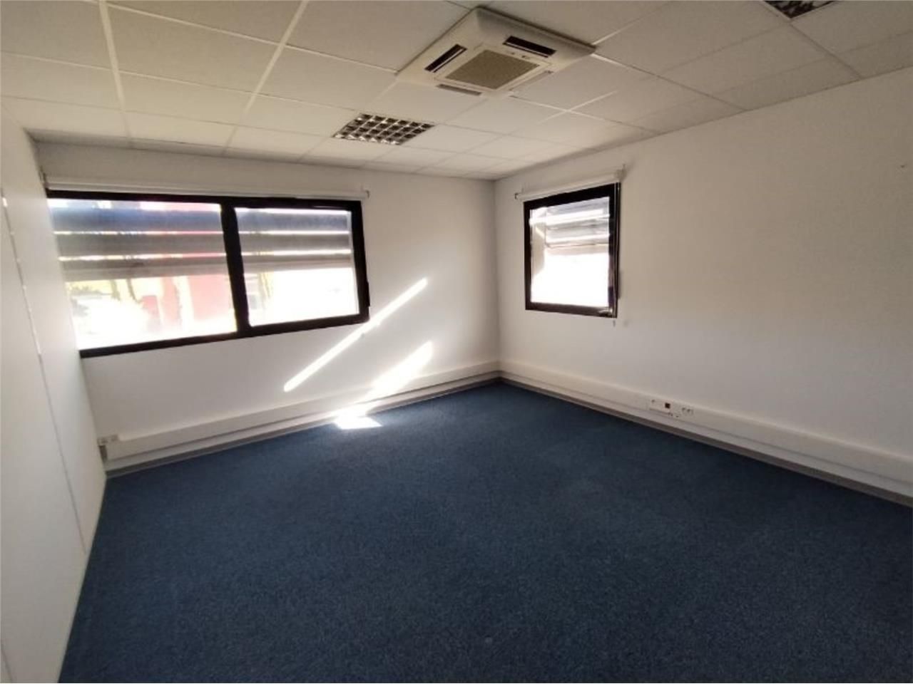 CBRE vous propose des bureaux de 257 m² environ, 