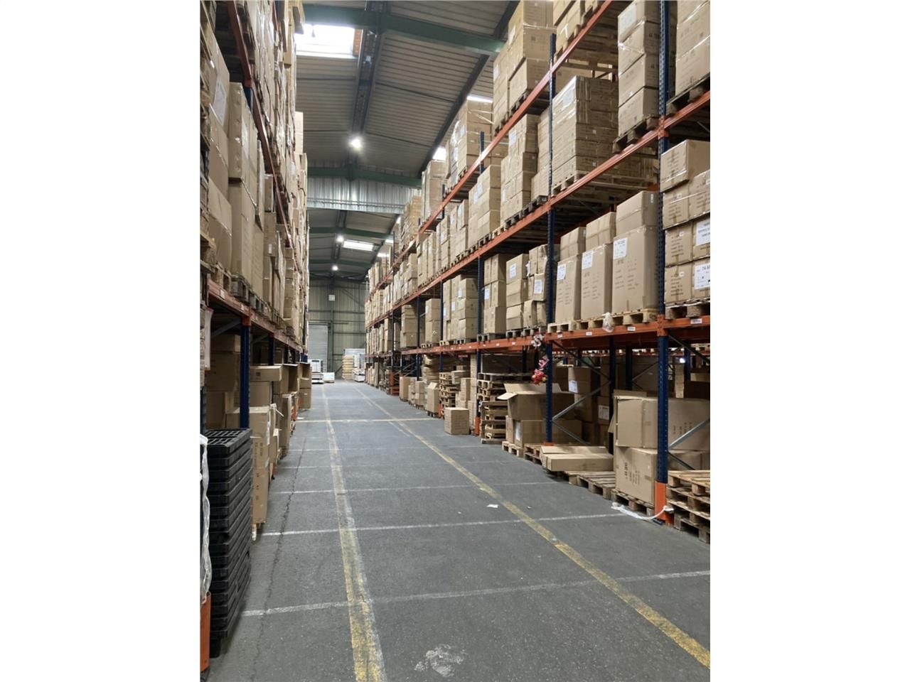 Au coeur de la zone d'activité, CBRE vous propose