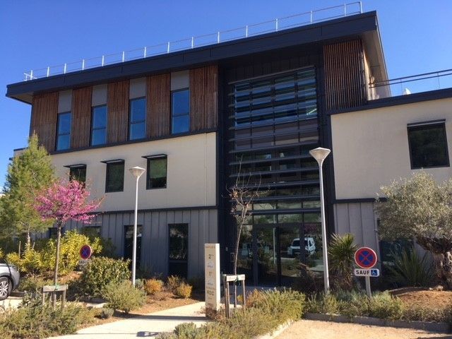 Au sein d'un site récent de très grande qualité, 