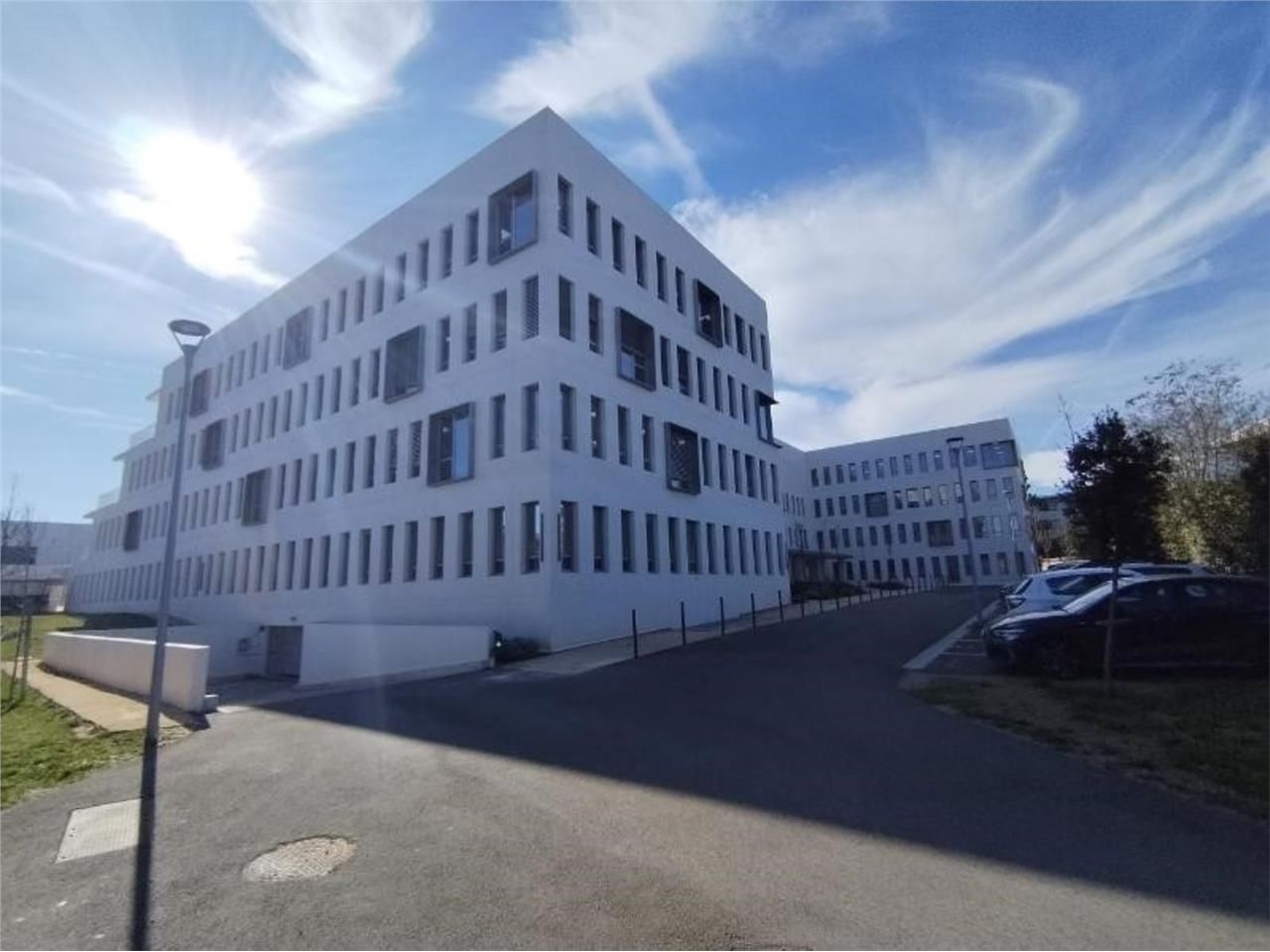 CBRE vous propose 566 m² environ de bureaux à la 