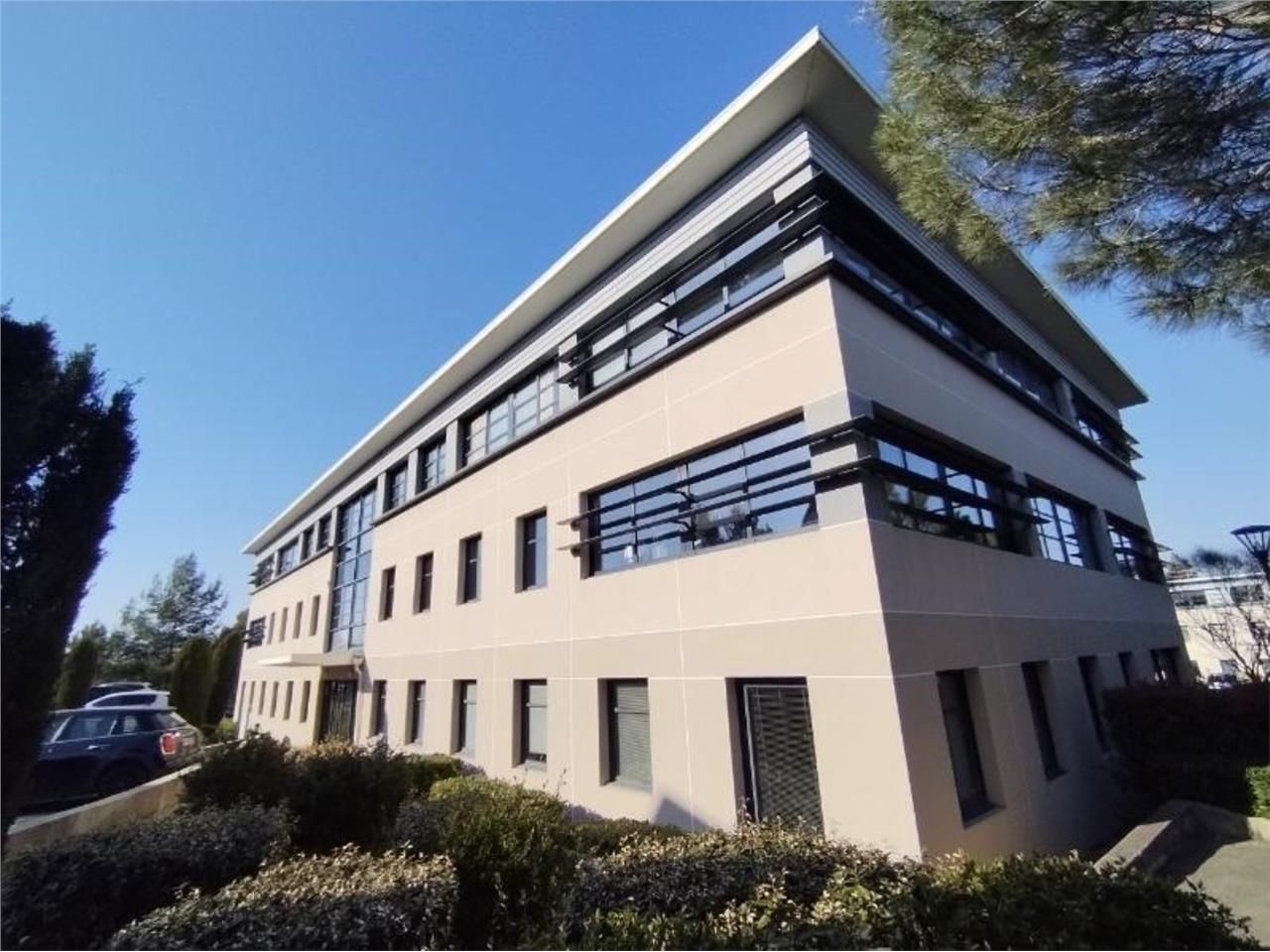 Dans le parc des Pleïades III, CBRE vous propose 