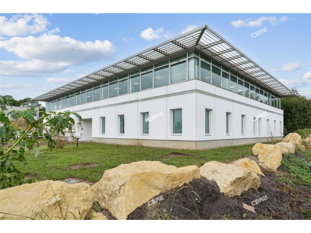 Immeuble indépendant de bureaux à louer très bien