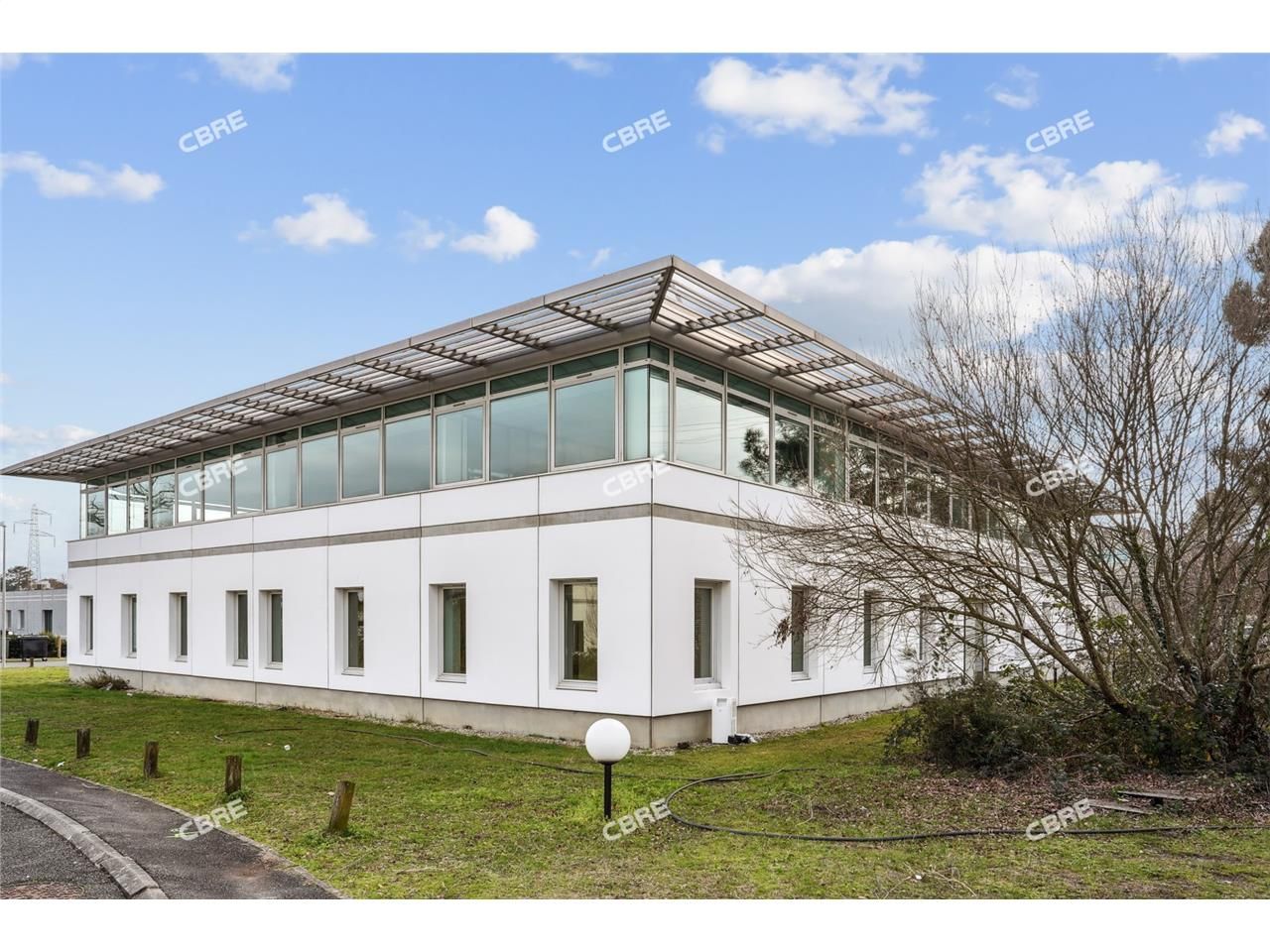 Immeuble indépendant de bureaux à louer très bien