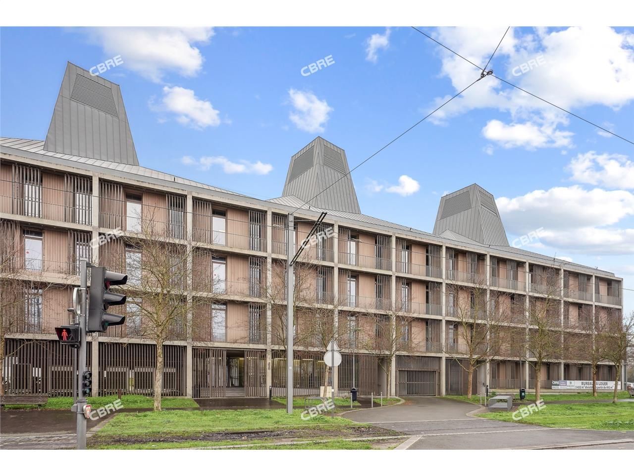 CBRE vous propose 3 432 m² de bureaux au coeur du