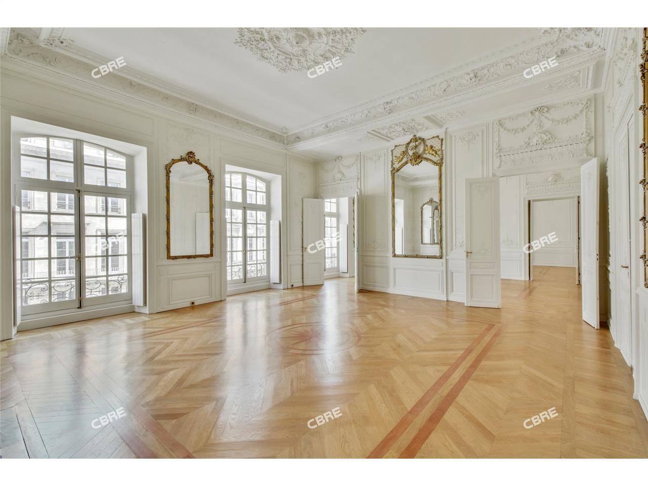 Bureaux haut de gamme composés de salons prestigi