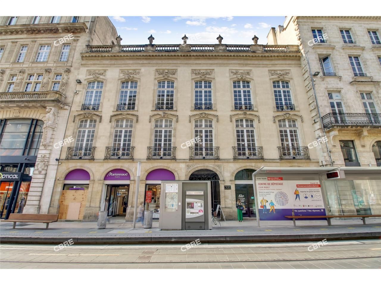 Bureaux haut de gamme composés de salons prestigi