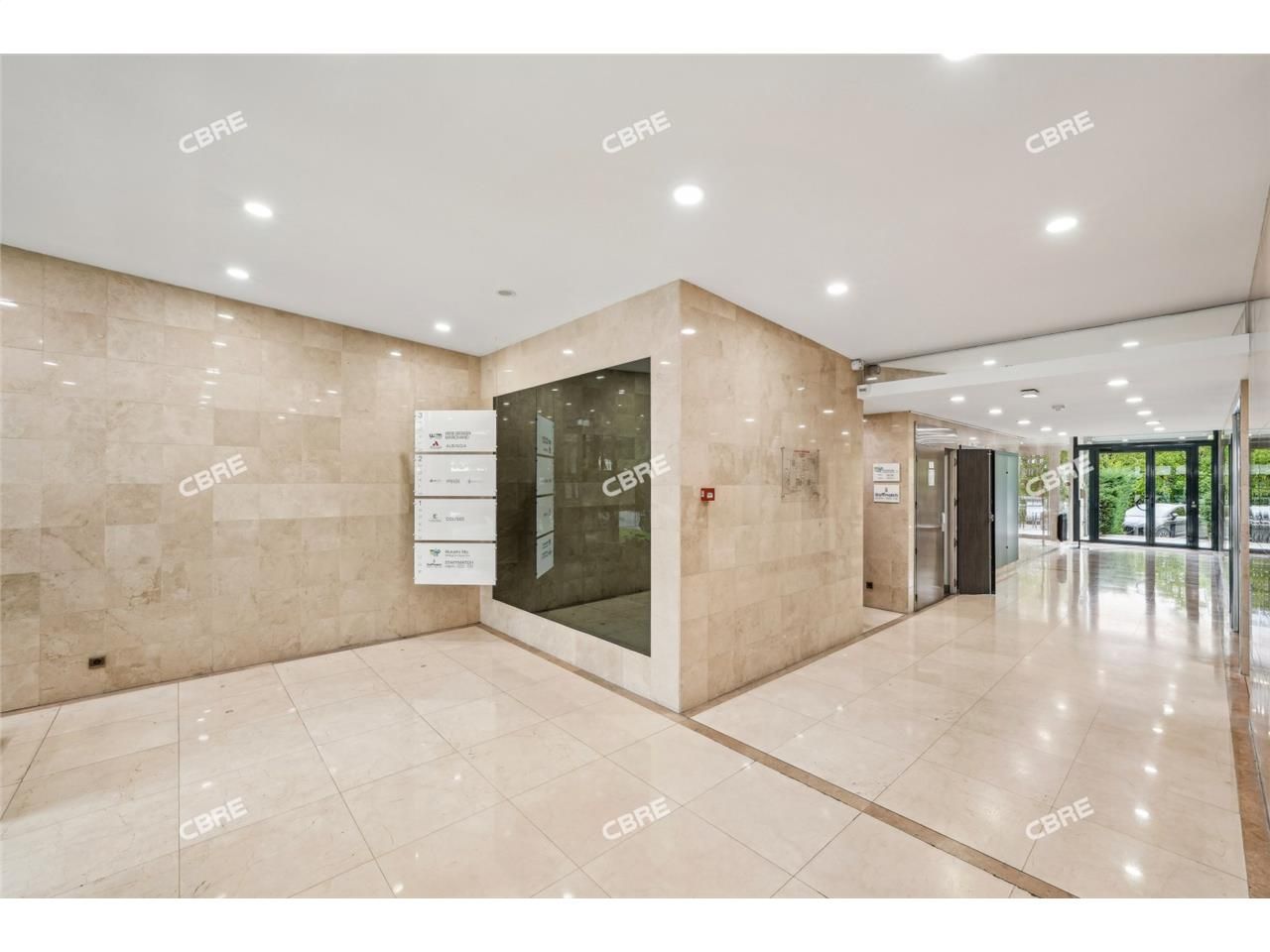 CBRE vous propose à la location dans le quartier 