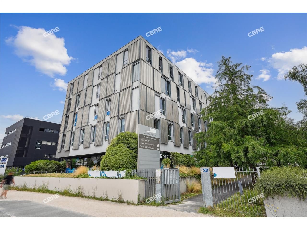 A louer Bureaux à Bordeaux (33300). Dans un immeu