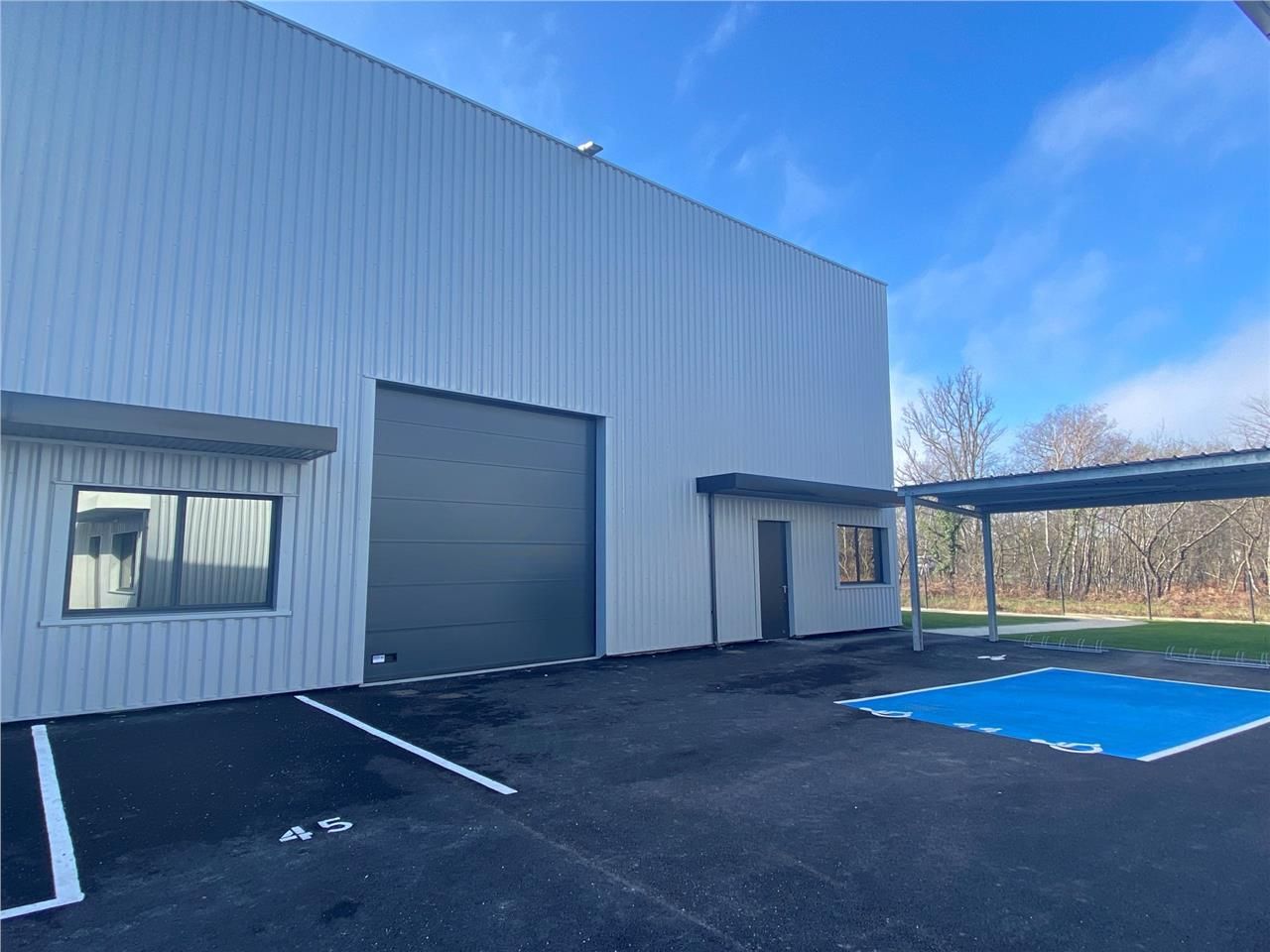 A LOUER : Cellules d'activités neuves bien placée