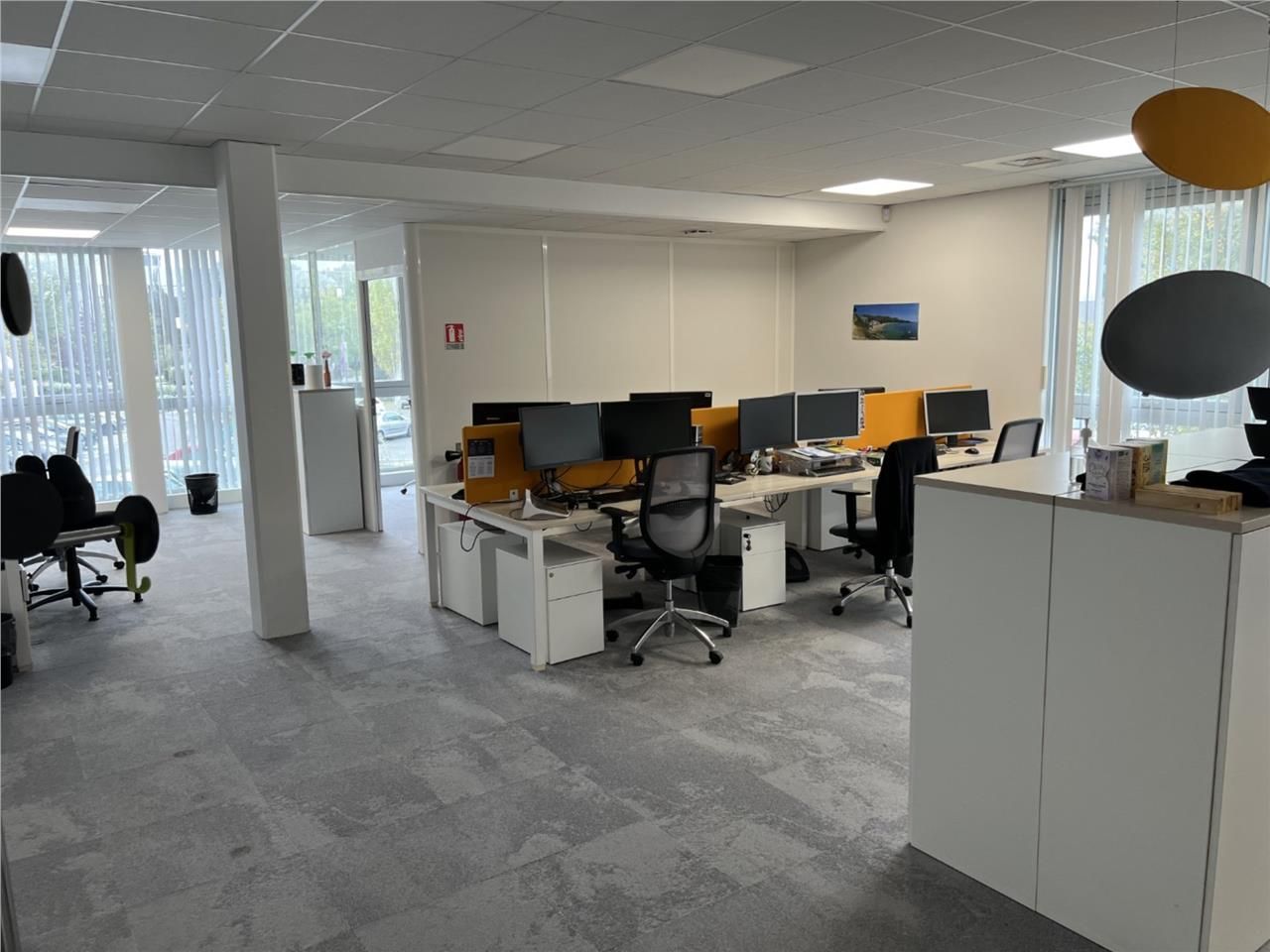 A VENDRE - A LOUER - CBRE vous invite à venir déc