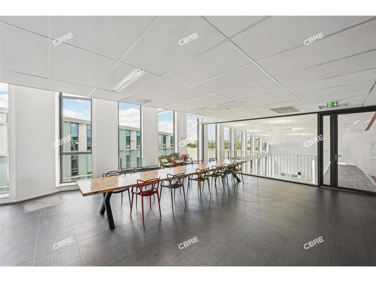 A proximité de la gare, dans un environnement ter