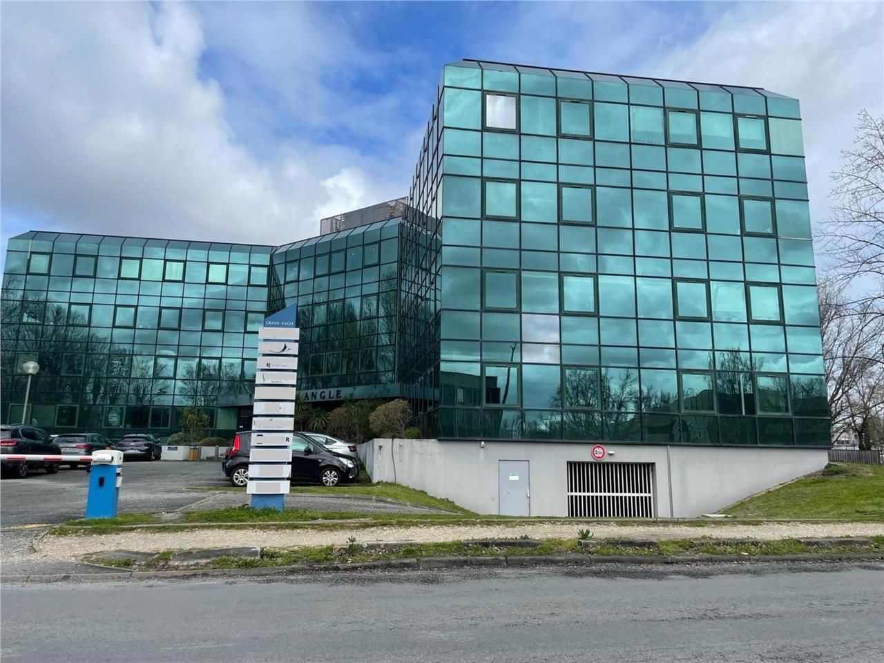 BUREAUX A LOUER BRUGES - Au sein de l'immeuble GR