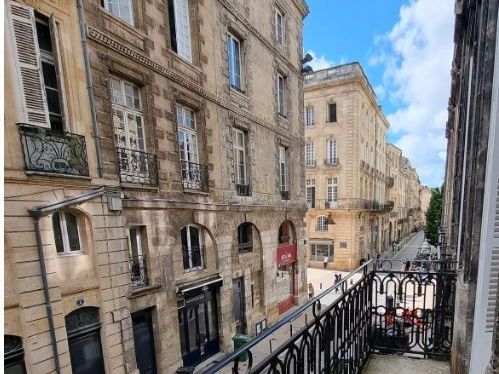 BORDEAUX CENTRE - PORTE CAILHAU - BUREAUX RENOVES