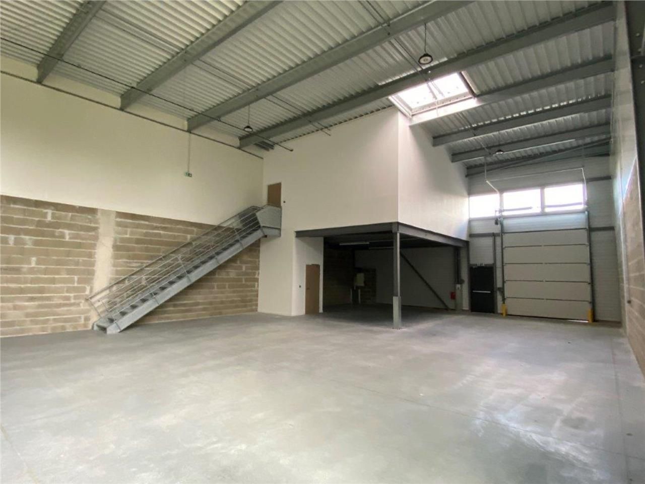 LOCATION : Au coeur du Parc d'Activités VERT CAST