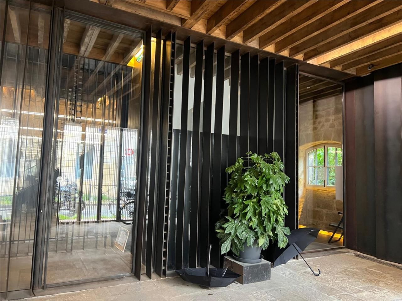 CBRE vous invite à découvrir ce bel immeuble de b