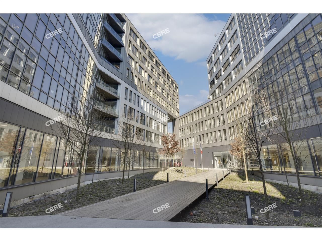 Immeuble de bureaux emblématique, à toute proximi