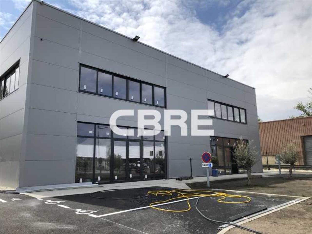 RARE A LOUER AU PIED DE LA ROCADE : CBRE vous pro