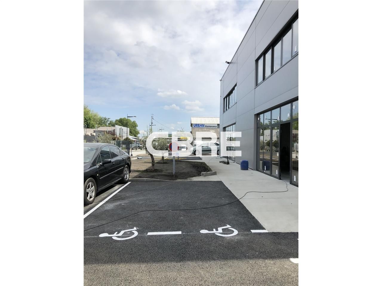 RARE A LOUER AU PIED DE LA ROCADE : CBRE vous pro