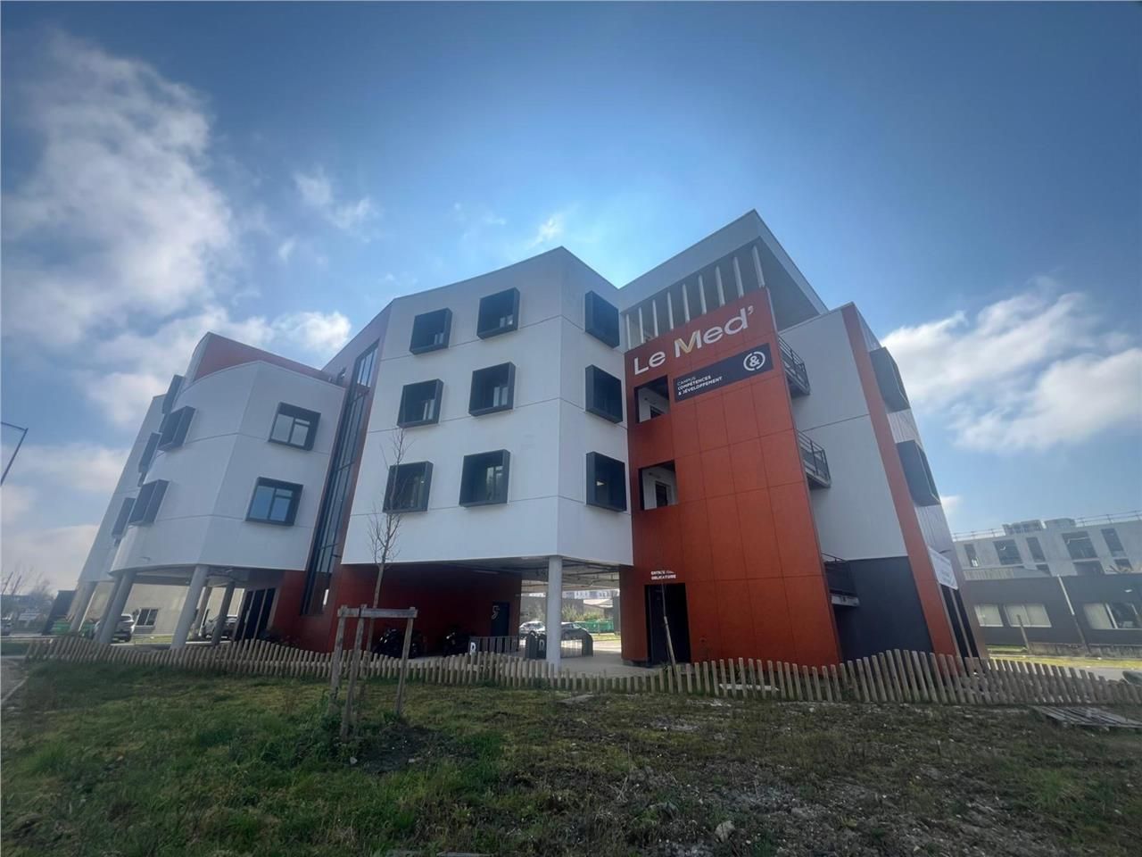 A VENDRE OU A LOUER, CBRE vous propose deux lots 