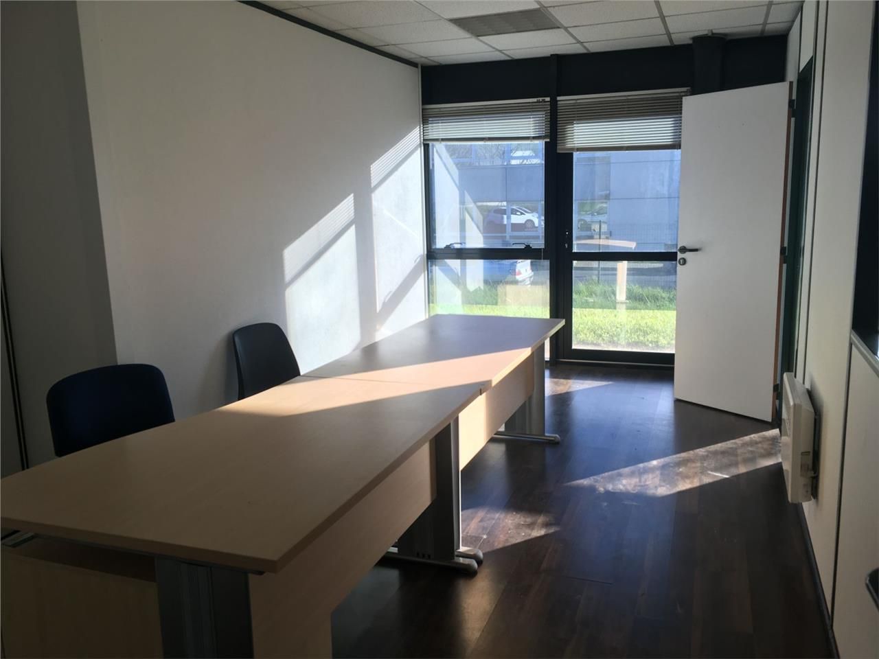 A proximité immédiate de l'A 10 et de la rocade B