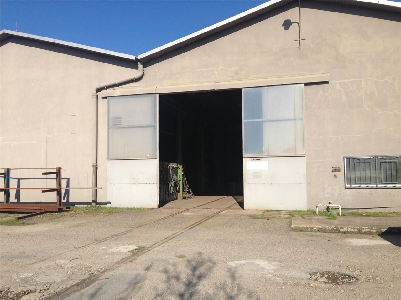 A LOUER, sur la commune d'Ambares, à proximité im