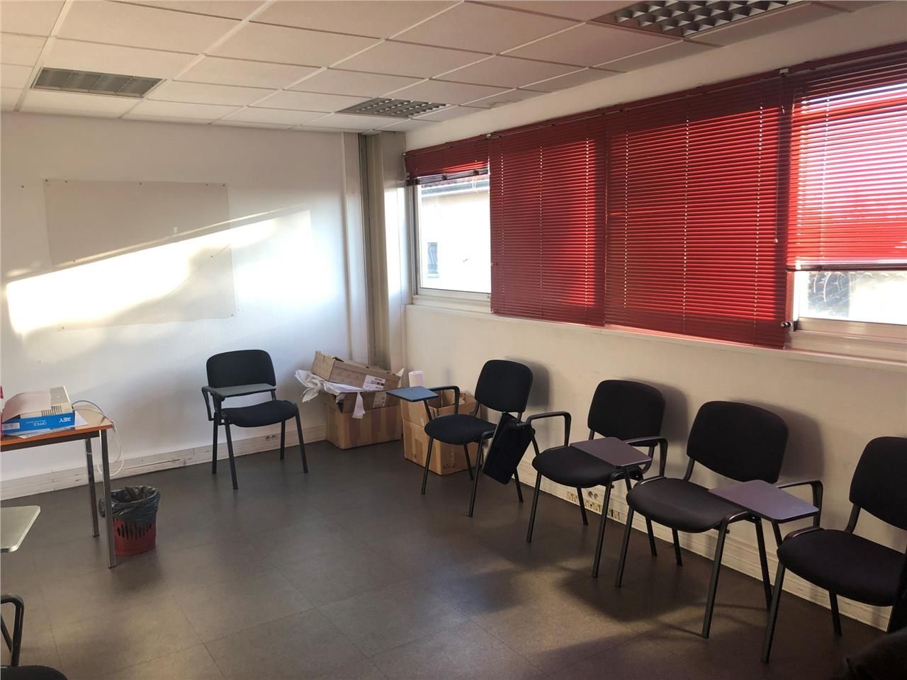 A louer bureaux en ZFU à Lormont au sein d'un imm