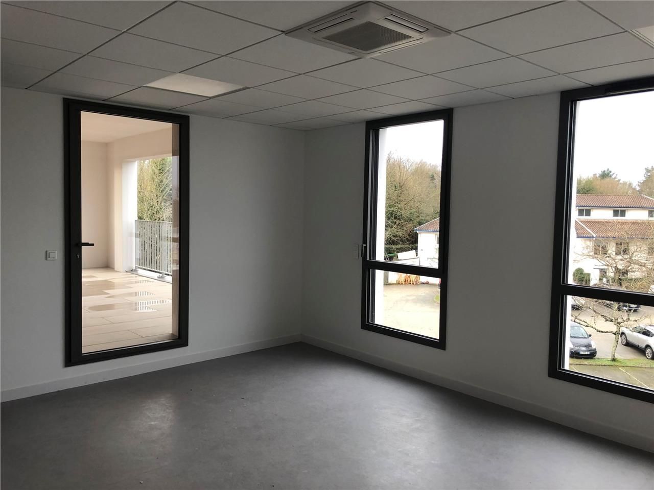 A LOUER, plateau de bureaux d'environ 530 m² au R