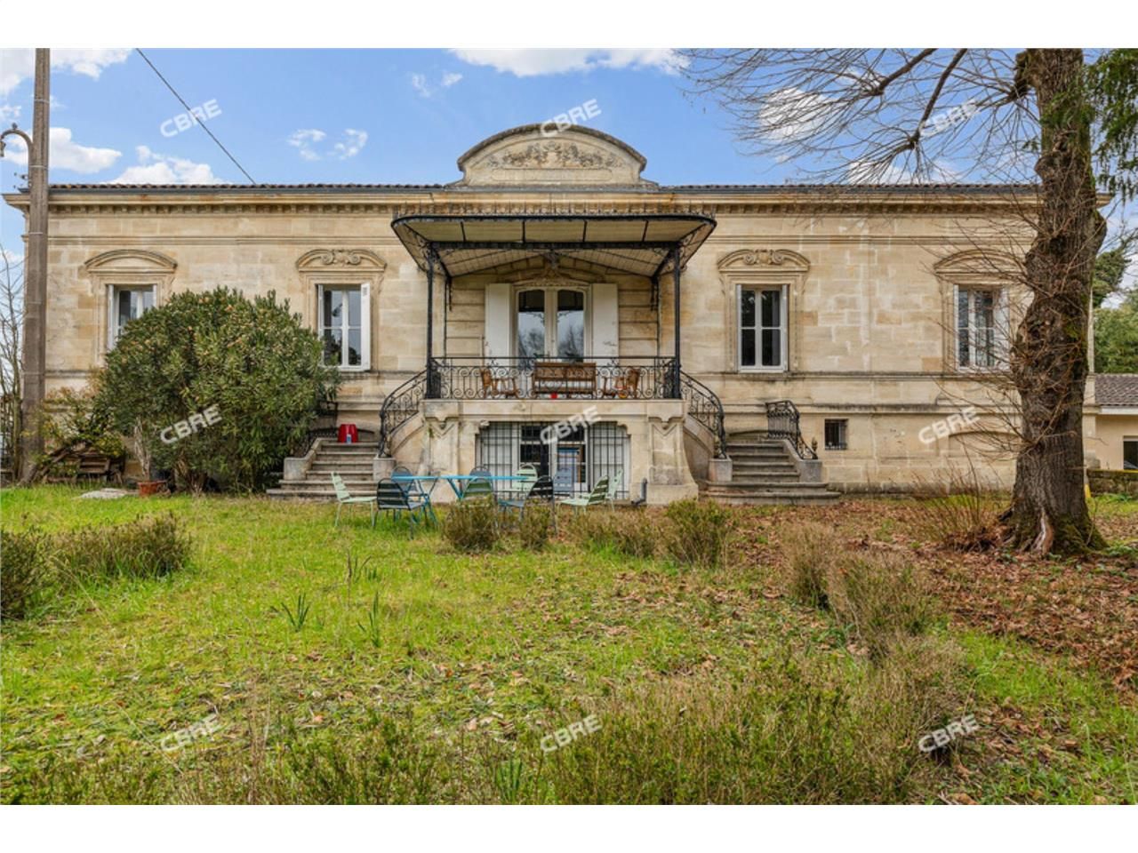 BEGLES, IMMEUBLE INDEPENDANT DE BUREAUX A VENDRE 